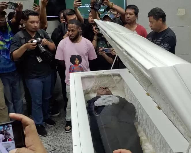 Profil Lukas Enembe, dari PNS hingga Gubernur Papua