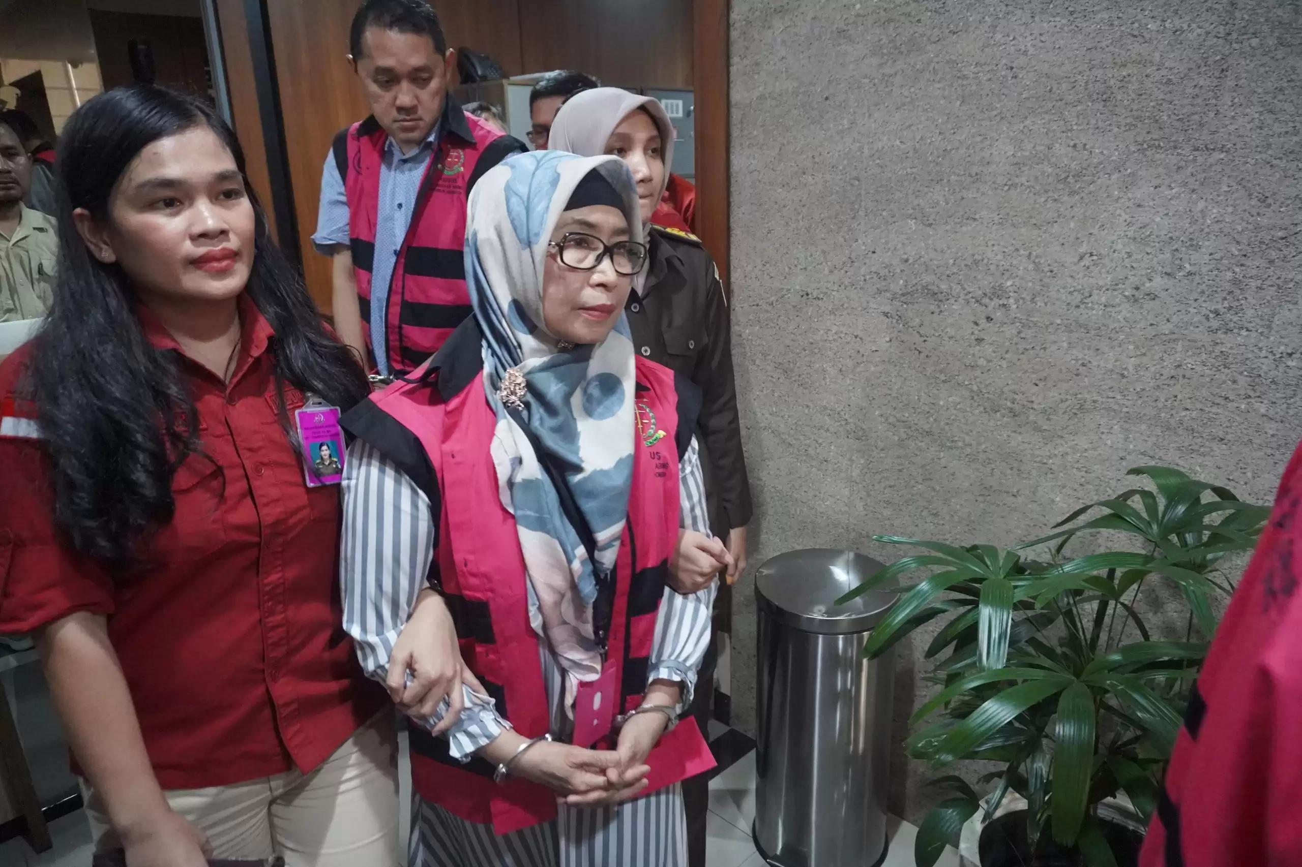 Mereka mengetahui pelekatan merek LM Antam tidak bisa dilakukan secara sembarangan, harus didahului dengan kontrak kerja dan ada yang harus dibayar