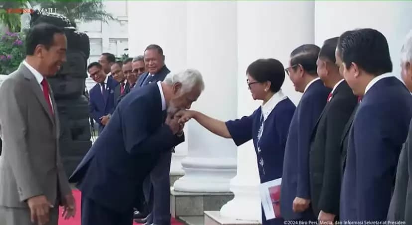 Kunjungi RI, PM Timor Leste Xanana Gusmao Cium Tangan Menlu Retno