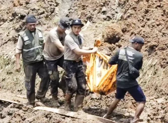 Tim SAR Temukan Jasad Korban Longsor Cipongkor di Sungai Citarum