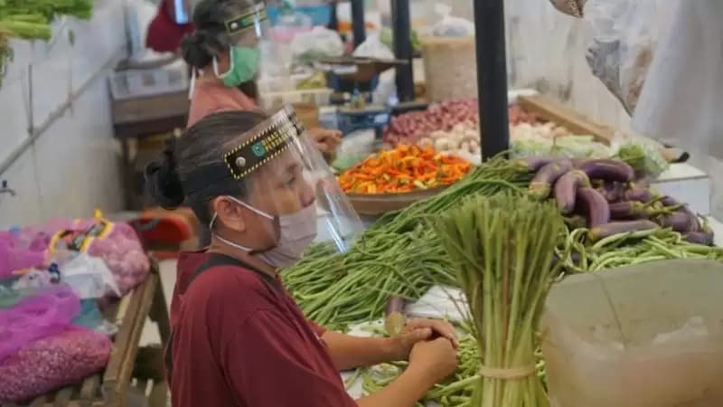 Pedagang Pasar Khawatir Lonjakan Kasus Covid-19 Jelang Nataru