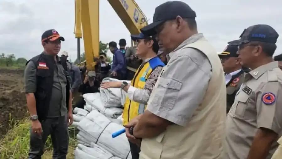 Badan Nasional Penanggulangan Bencana (BNPB) bergerak cepat menangani tanggul jebol di Kabupaten Grobogan, Jawa Tengah