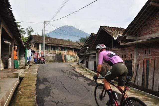 Seri 2 Tour de Borobudur Tempuh Rute Borobudur-Nepal Van Java