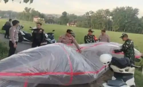 Balon Udara Ilegal Jatuh di Area persawahan Dusun Niten, Desa Somoroto, Kecamatan Kauman, Kabupaten Ponorogo