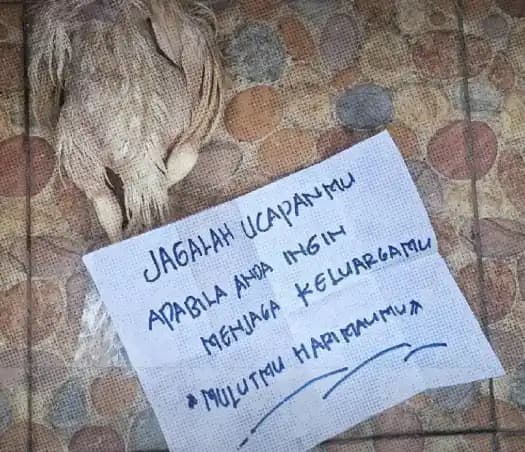 Bangkai Ayam dan Pesan Teror yang Diterima Aktivis Greenpeace