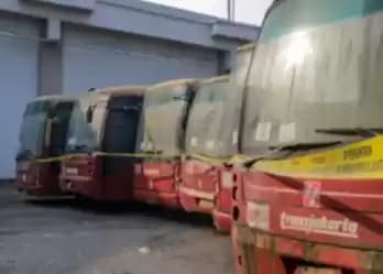 Bangkai Bus TransJakarta di Terminal Pulo Gebang