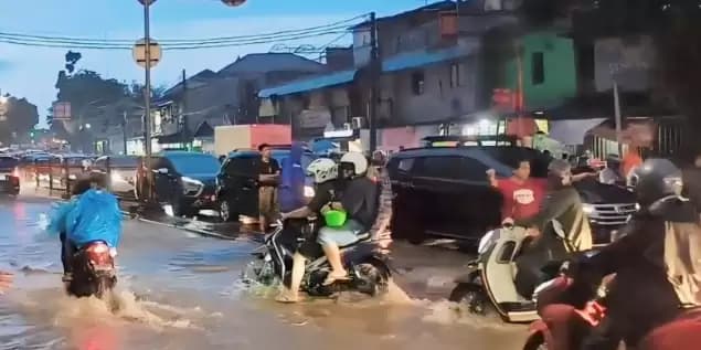 Banjir hek kramat jati