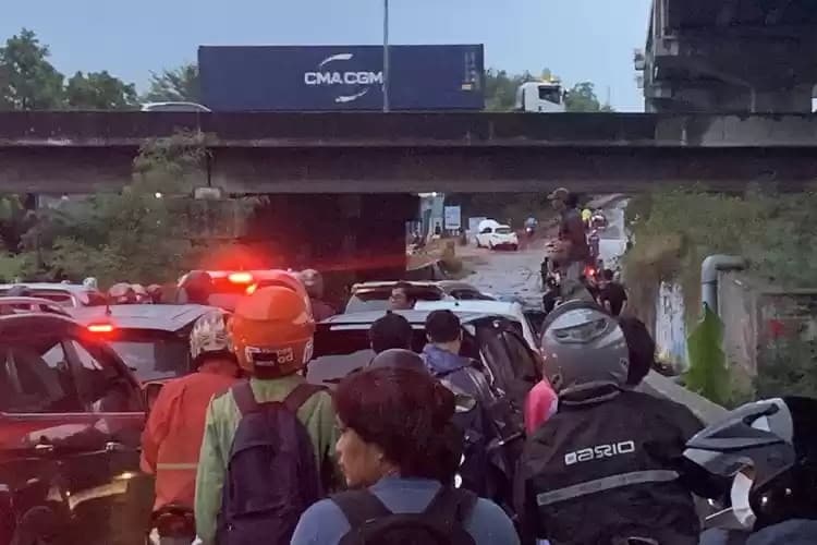 banjir pondok kelapa