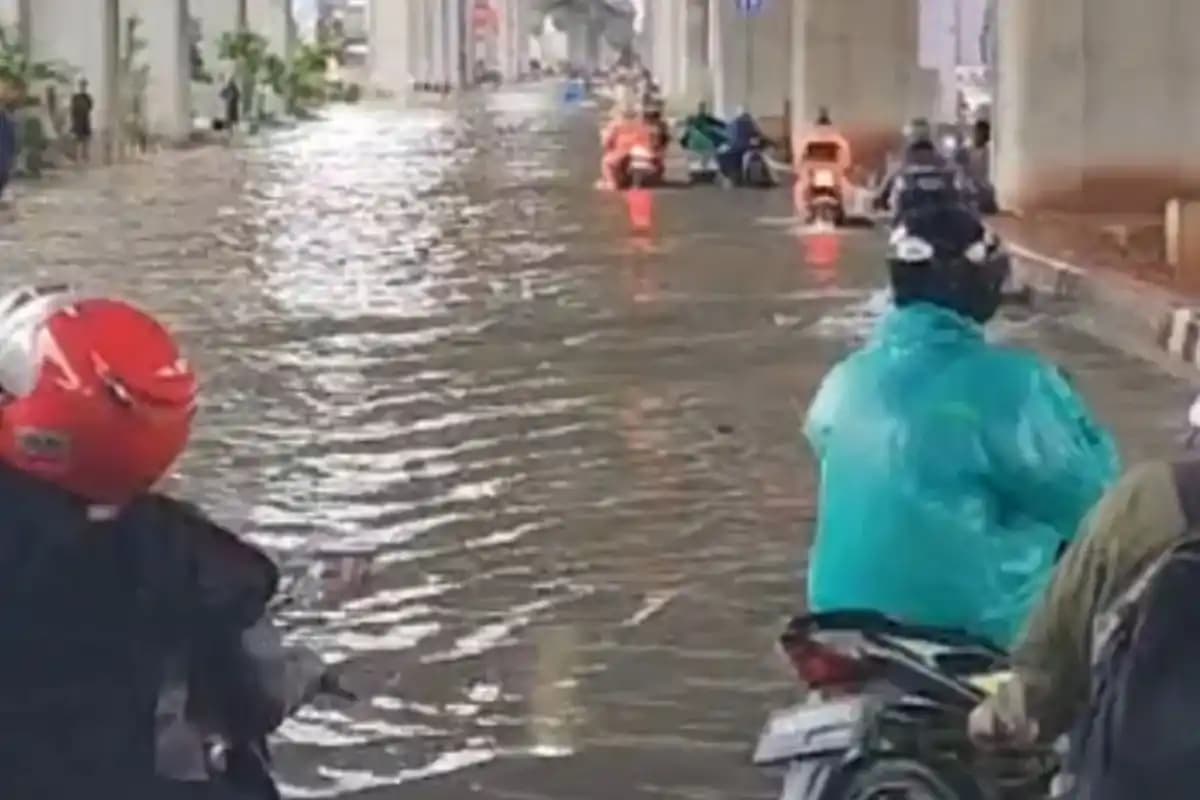banjir ruas jalan jakut