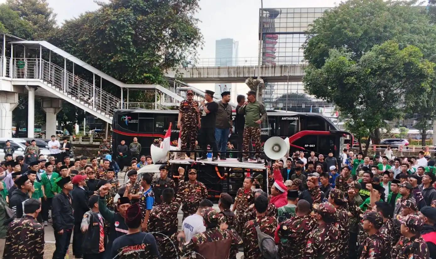 Banser dan GP Ansor mendatangi Gedung Merah Putih KPK