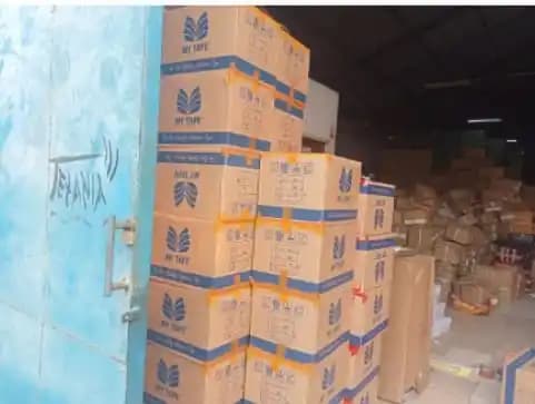 Barang dari Tiongkok yang diduga akan diganti kulit/label