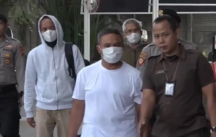 Baru Gubernur Riau Wahid, Kadis PUPR Arif dan Sekdis PUPR Ferry yang Tiba di KPK