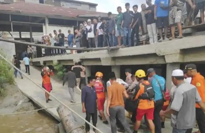 Basarnas Evakuasi Jasad Nelayan korban Tenggelam