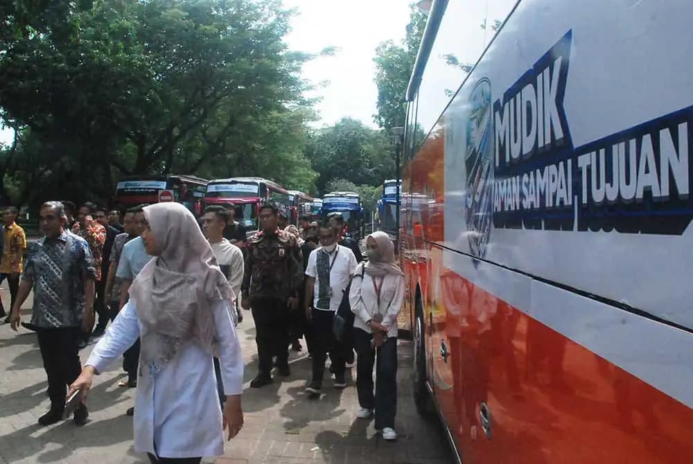 Ketua MPR RI Ahmad Muzani Lepas 15 Unit Bus Mudik Gratis Tujuan Lampung (Foto: MI/Jiani)