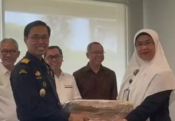 Bea Cukai Serahkan Alat Belajar Siswa SLB yang Ditahan Hampir 2 Tahun