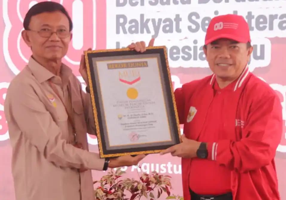 BenderaRekorMURIJambi