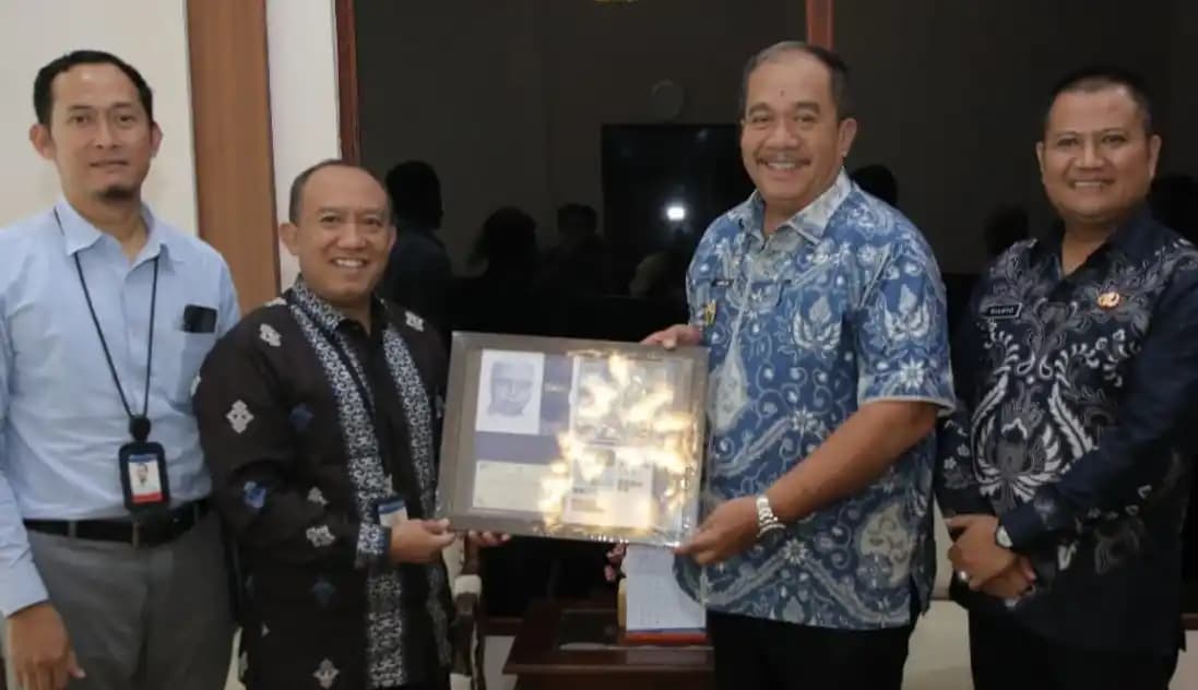 Bupati Asahan Taufik Zainal Abidin Siregar dan  Wakil Bupati Asahan Rianto