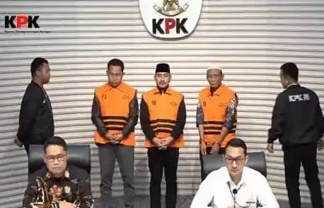Bupati Bekasi dan Ayahnya jadi Tersangka Suap Proyek