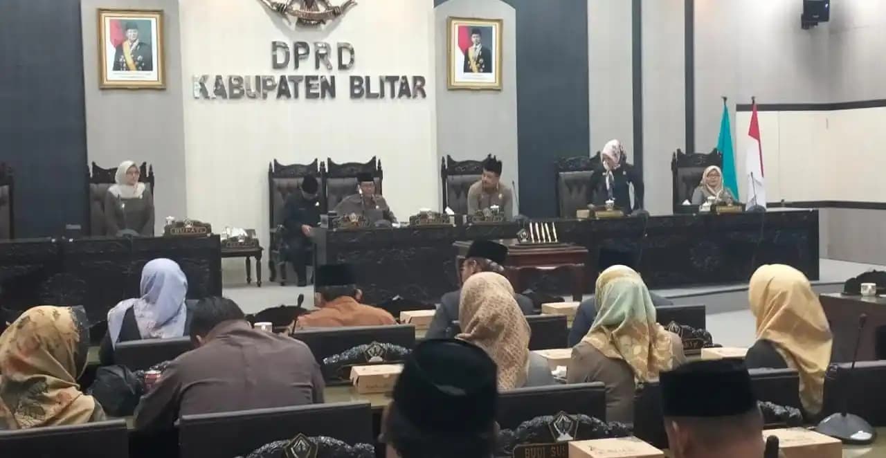 Bupati Blitar bersama Ketua DPRD dan Wakil Ketua