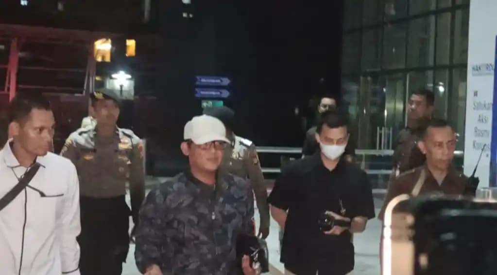 Bupati Lampung Tengah, Ardito Wijaya tiba di Gedung Merah Putih KPK