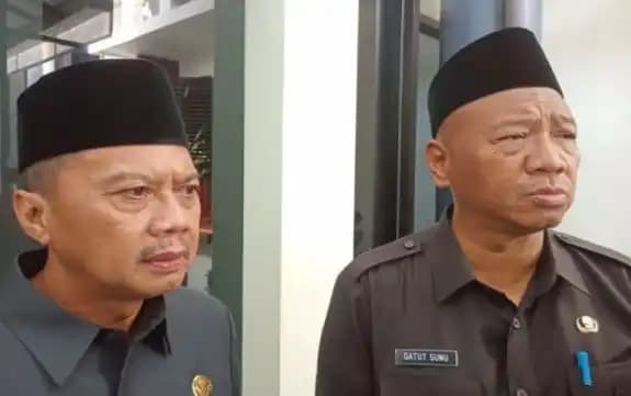 Bupati Tulungagung Gatut Sunu Wibowo (Kanan) dan Sekretaris Daerah Tri Hariadi (Kiri)