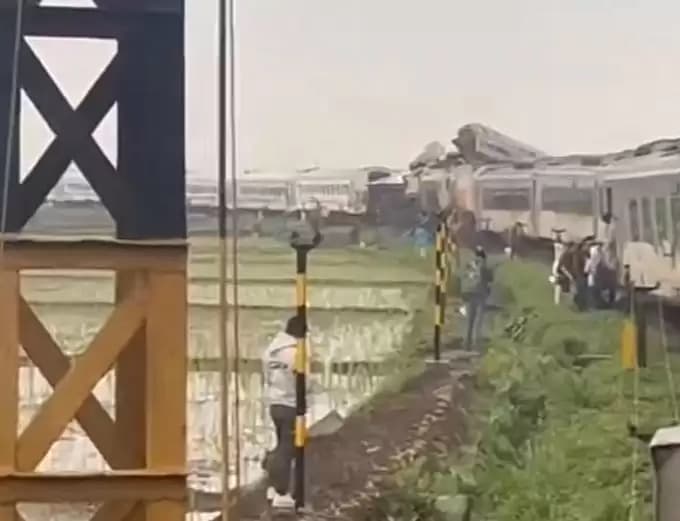 KA Bandung vs KA Turangga Adu Banteng: Korban Masih Dicari Tahu