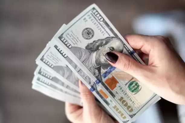 Harga Emas Turun Seiring Penguatan Indeks Dolar AS