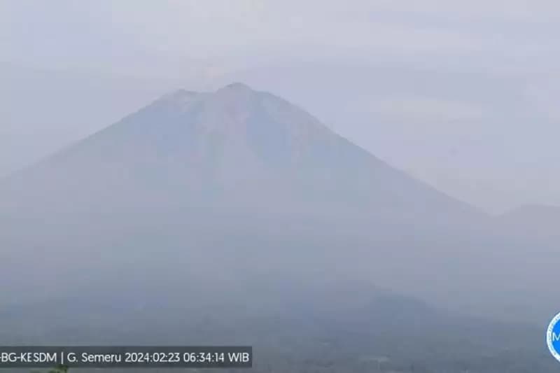 Gunung Semeru Erupsi Lagi, Muntahkan Abu Vulkanik Setinggi 400 Meter
