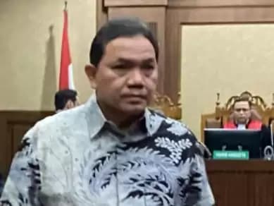 Didakwa Terima Uang Panas BTS Kominfo Rp 40 Miliar, Achsanul Qosasi Tak Melawan