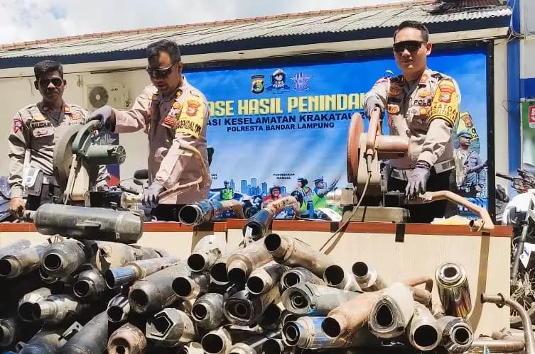 Polresta Bandar Lampung Sita 225 Knalpot Brong Operasi Keselamatan Krakatau 2024