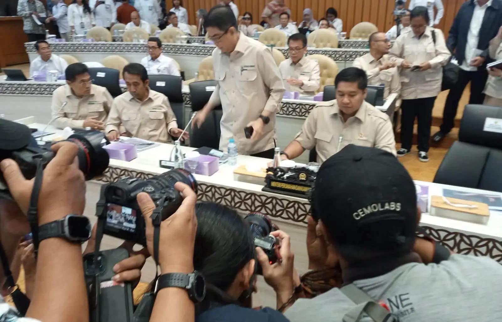Komisi V saat Raker dengan Menteri PKP Maruarar Sirat (Foto: Dok MI/Jiani)
