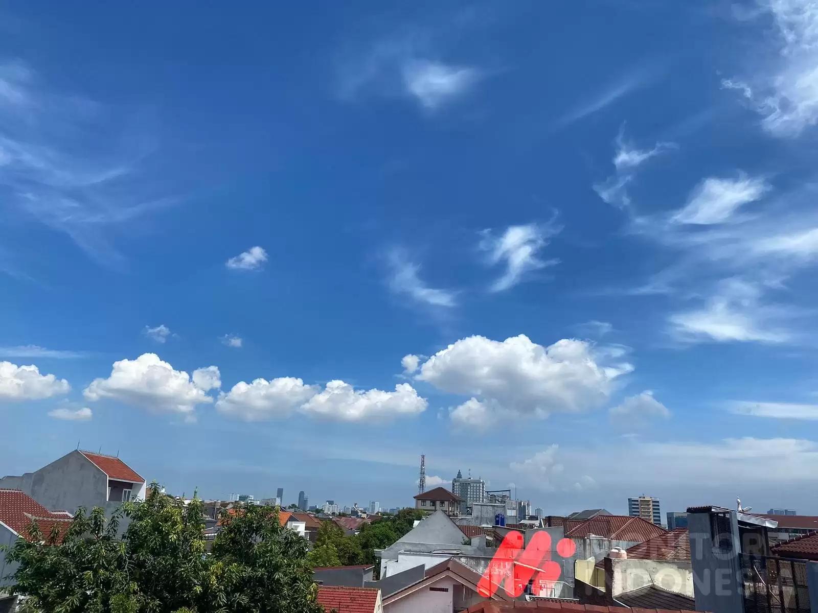 Sambut Kemenangan Prabowo-Gibran di Real Count KPU, Langit Jakarta Cerah dan Biru