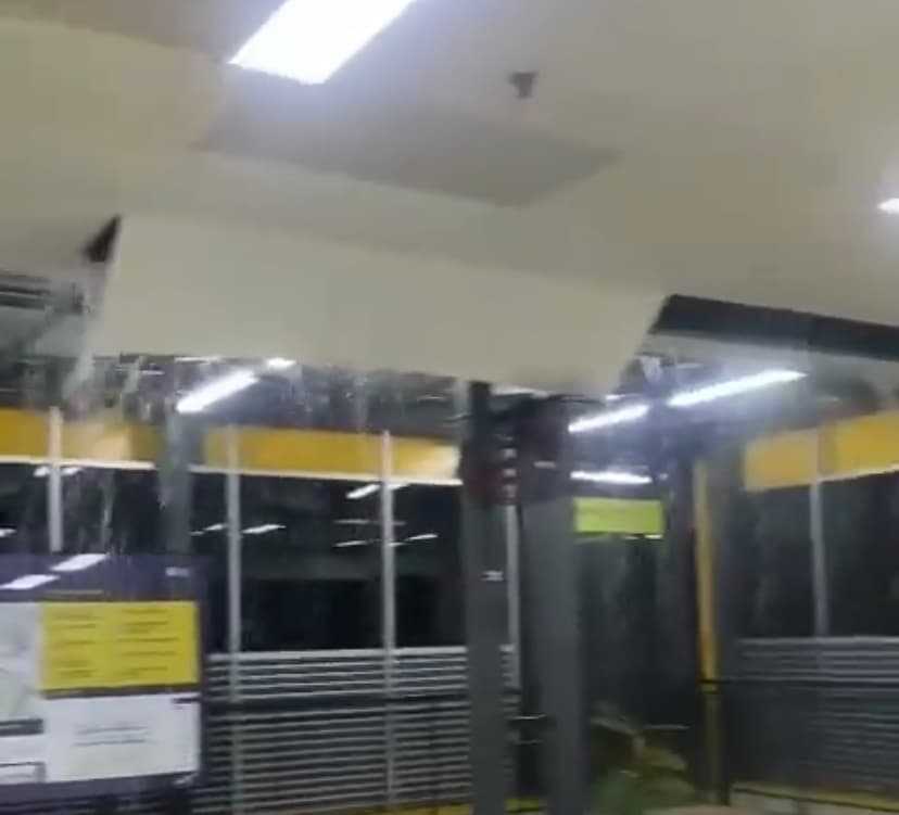 Atap Stasiun Cawang LRT Jabodebek Jebol, KAI Minta Maaf