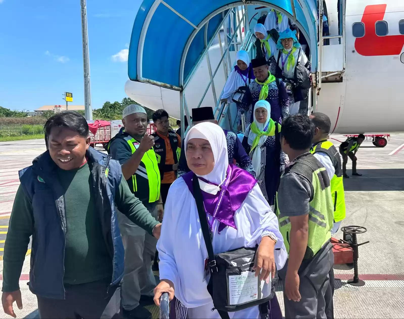 Calon Jamaah Haji (CJH) Maluku Utara tiba di Bandara Sultan Hasanuddin Makassar dengan menggunakan pesawat Lion Air, Minggu (19/5/2024) kemarin. (Foto: MI/RD)