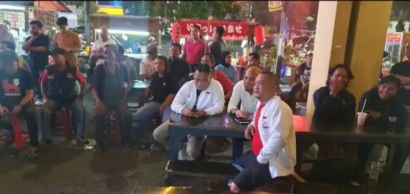 Calon Wakil Wali Kota Bekasi, Gus Shol Nobar Pertandingan Timnas Sepakbola Indonesia VS China
