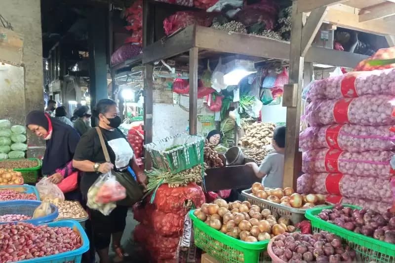 Harga Bahan Pokok Jelang Natal Naik, Pedagang Mengeluh