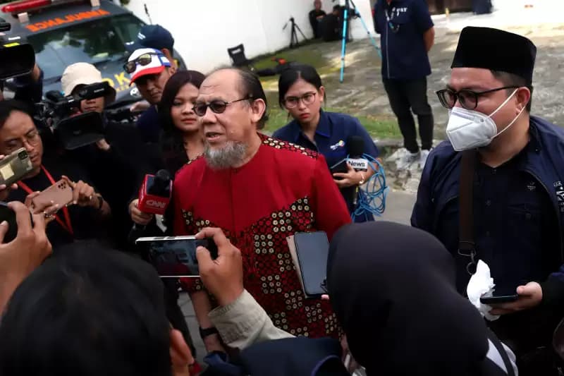 Keluarga korban kecelakaan saat memberikan keterangan kepada awak media (Foto: Dok MI)