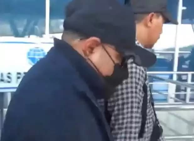 Pj Bupati Sorong Yan Piet yang Terjaring OTT Tiba di Gedung KPK