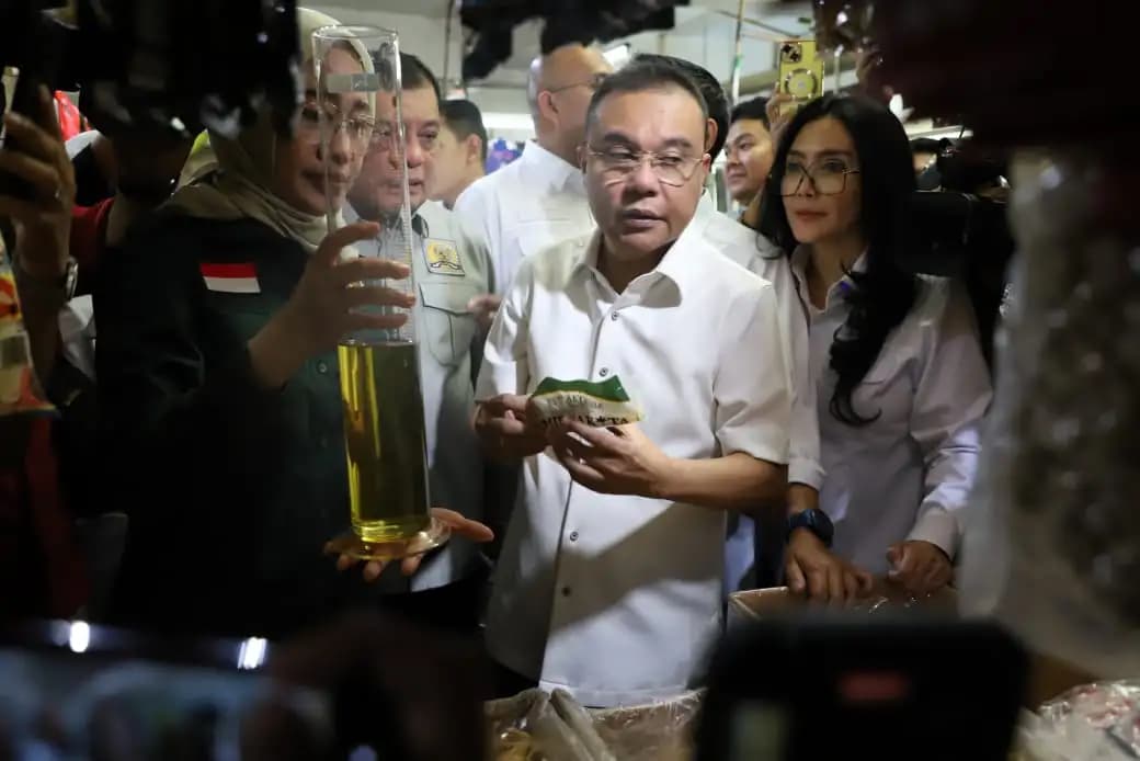 Waka DPR Sufmi Dasco bersama Komisi VI DPR melakukan sidak MinyaKita di Pasar Kramat Jati (Foto: Dok MI)