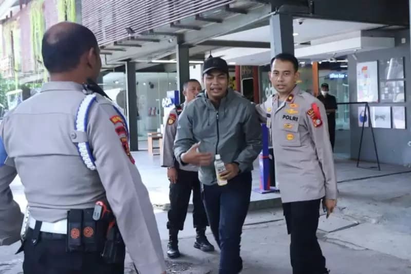 Polisi Tangkap Dua Pelaku Penusukan Pemuda di Kafe Kemang Jaksel