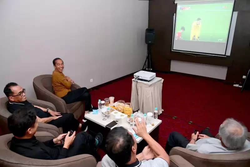 Timnas Bantai Vietnam 3-0, Jokowi Ucapkan Selamat ke Erick Thohir