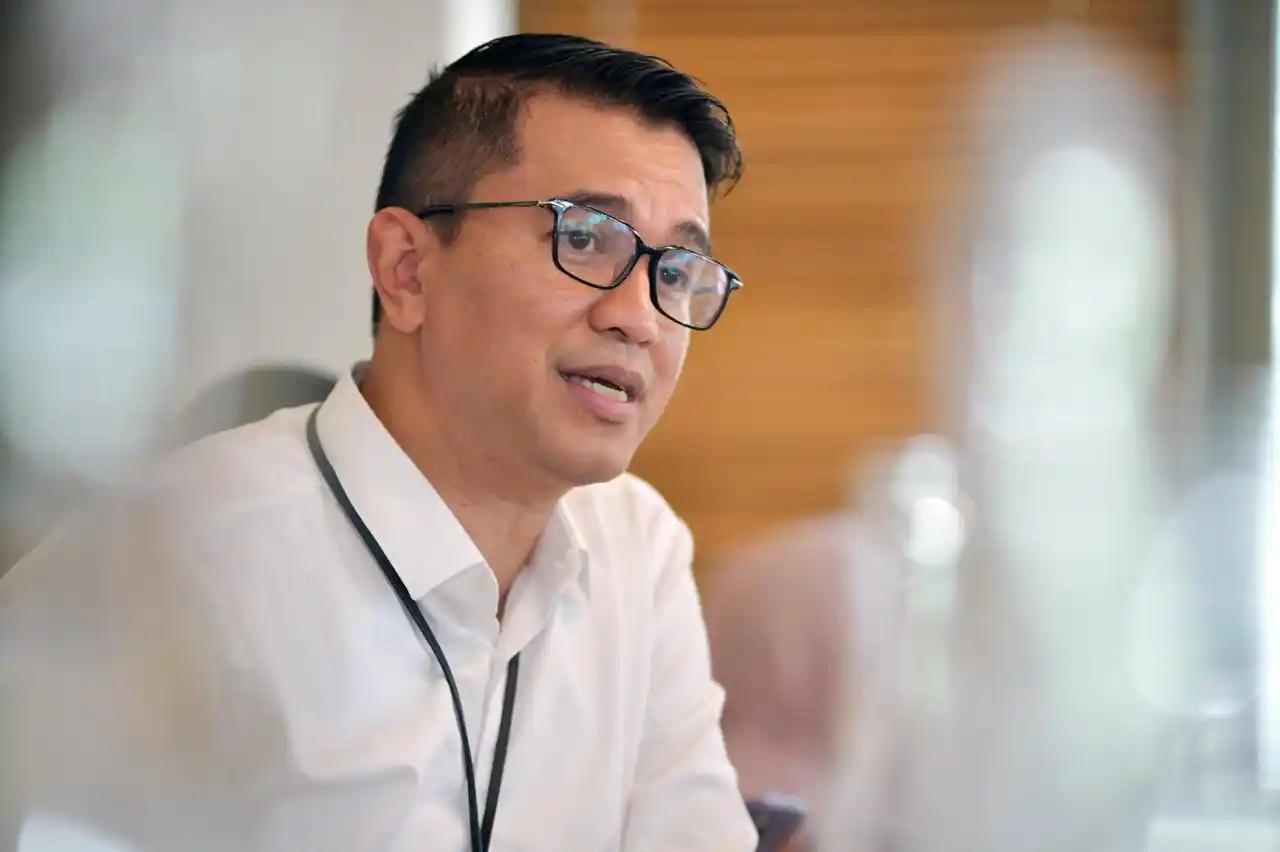 Corporate Secretary BTN Ramon Armando