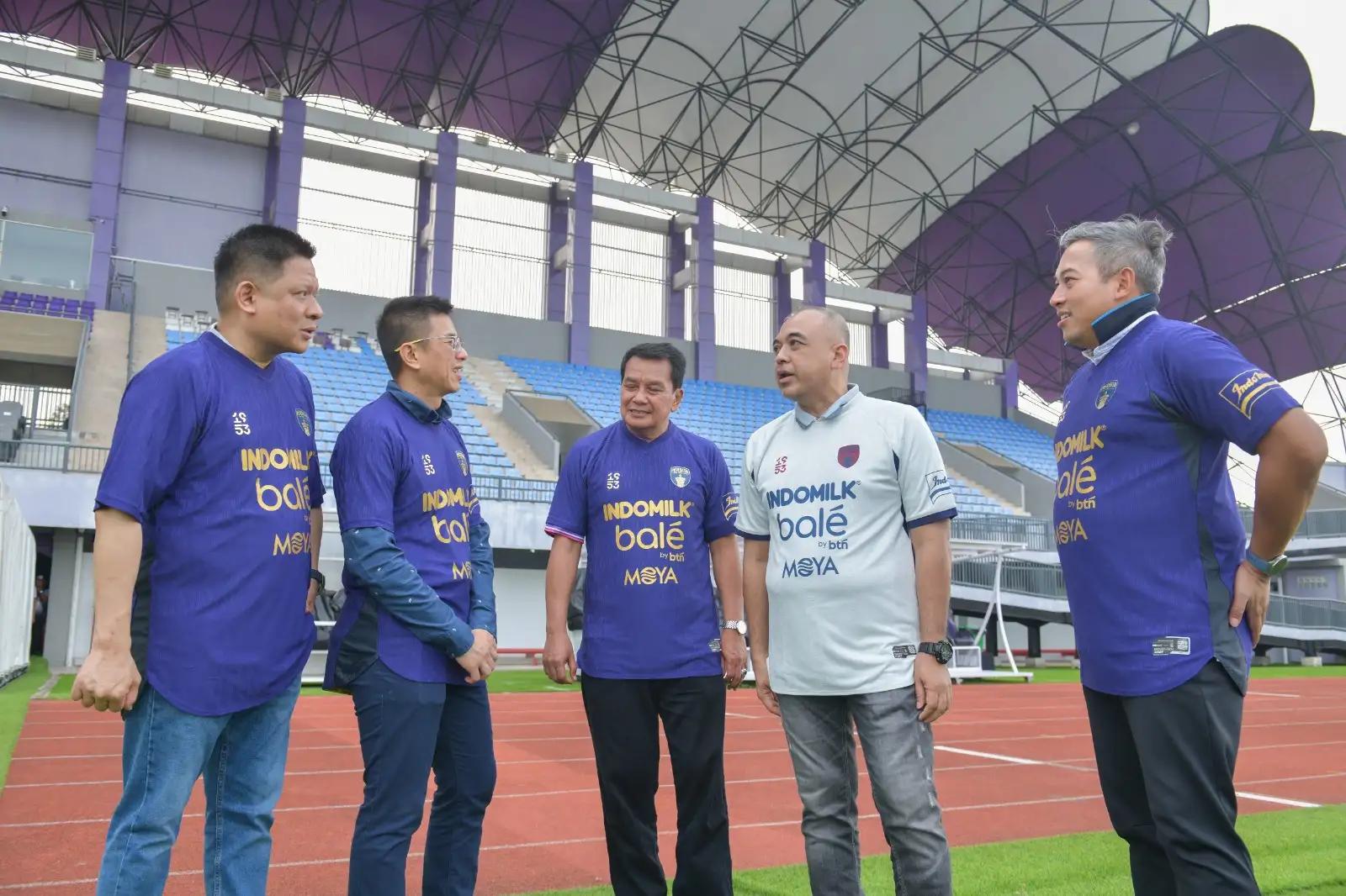 peluncuran jersey baru Persita Tangerang berlogo Bale by BTN di kawasan Indomilk Arena Sport Center, Kelapa Dua, Tangerang, Minggu (27/7/25).