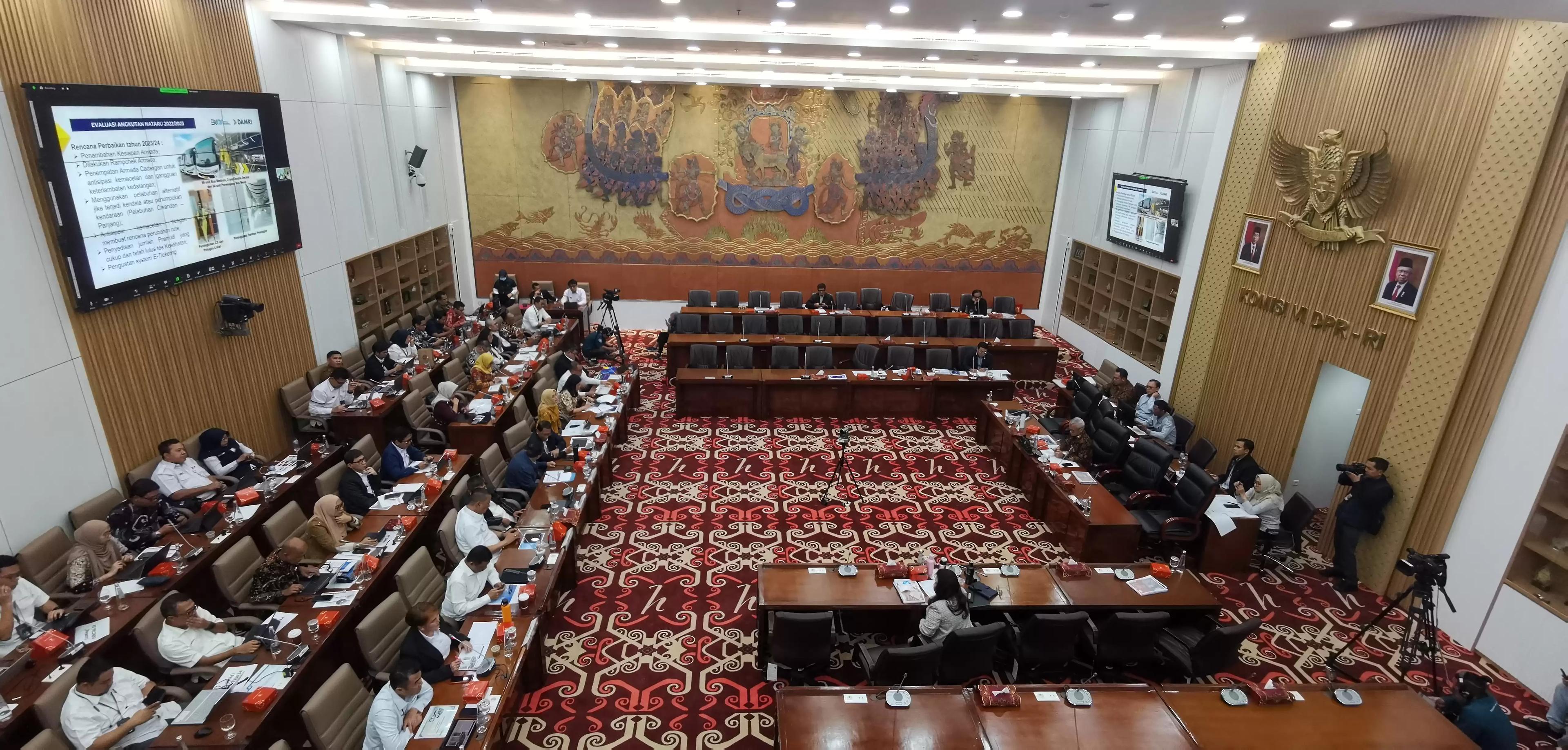 Jelang Nataru, DPR Minta BUMN Transportasi Tak Manfaatkan Kenaikan Harga Tiket