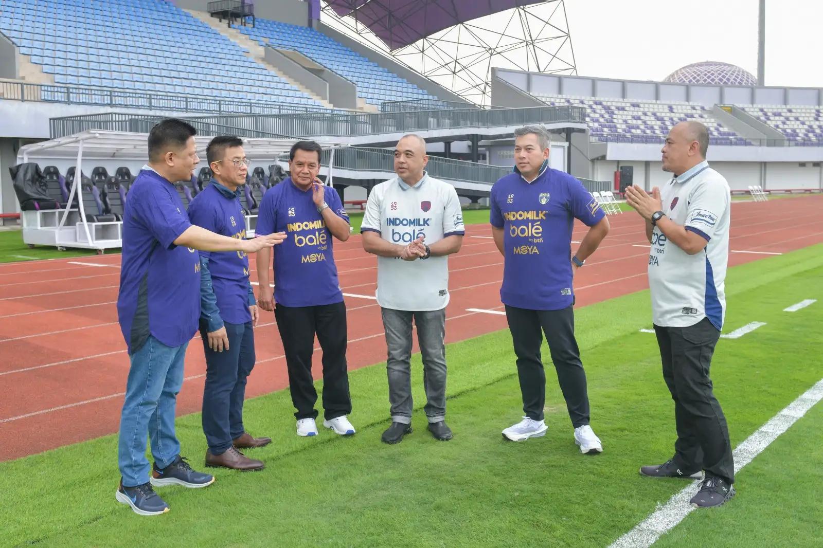 peluncuran jersey baru Persita Tangerang berlogo Bale by BTN di kawasan Indomilk Arena Sport Center, Kelapa Dua, Tangerang, Minggu (27/7/25).