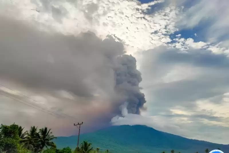 Gunung Lewotobi Laki-laki Erupsi, Muntahkan Abu Vulkanik Setinggi 2.000 Meter