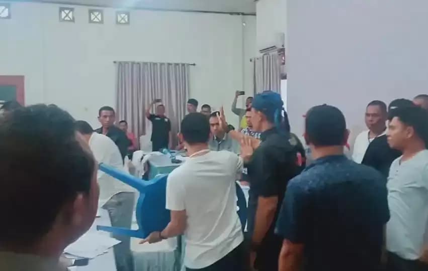 Kronologi Adu Jotos Komisioner KPUD dan Bawaslu Maluku Utara saat Pleno Rekapitulasi Suara