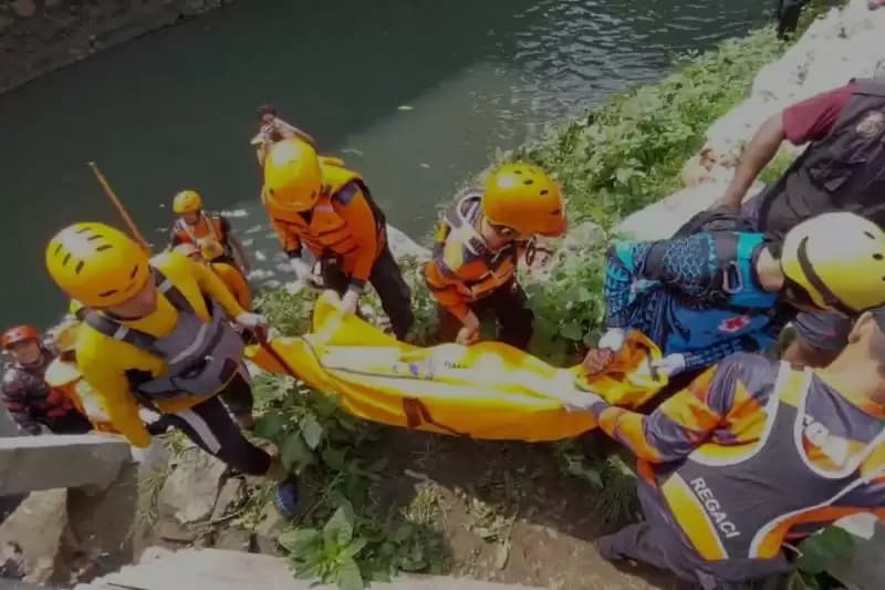 2 Jasad Bocah yang Hanyut di Kali Mampang Ditemukan