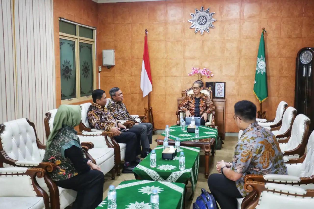 BTN Peduli Bersinergi dengan Muhammadiyah Salurkan Bantuan untuk Korban Banjir di Sumatera (Foto: Dok BTN)