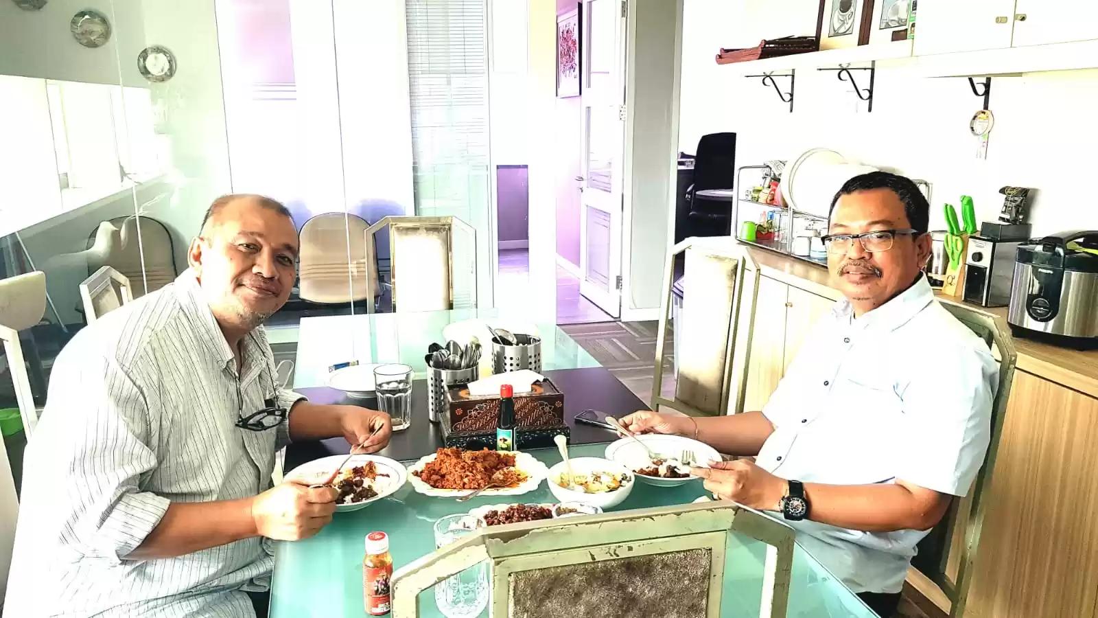 Dar Edi Yoga, praktisi media Jakarta dan Herry Barus